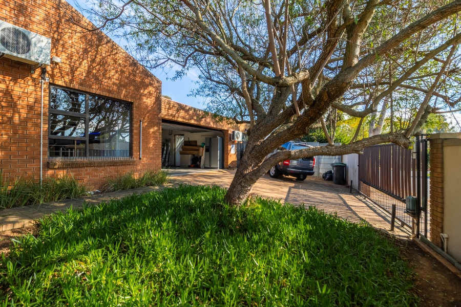 5 Bedroom Property for Sale in Vredekloof Heights Western Cape